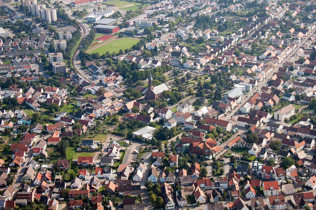 Ortsansicht | Luftbild: Ortsansicht im Ortsteil Linkenheim in Linkenheim-Hochstetten im Bundesland Baden-Württemberg in Deutschland. Foto: IMG_33235.jpg vom 05.09.2010 durch Werner Riehm/FLY-FOTO.de - Realisiert mit Pictrs.com