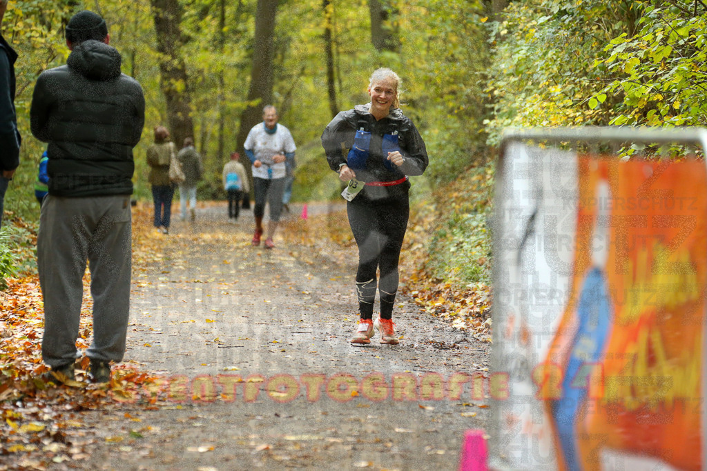 251026_1346_EX1_3943 | Sportfotografie im Rhein-Sieg Kreis, Köln, Bonn, NRW, Rheinland Pfalz, Hessen, etc. Unser Tätigkeitsfeld umfasst den Laufsport vom Volkslauf über den Marathon, Duathlon, Triathon bis zum Ultralauf wie Kölnpfad Ultra oder Schindertrail.