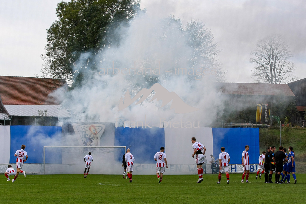 993T8375 | Pyro Nebel hüllt bald den halben Platz ein