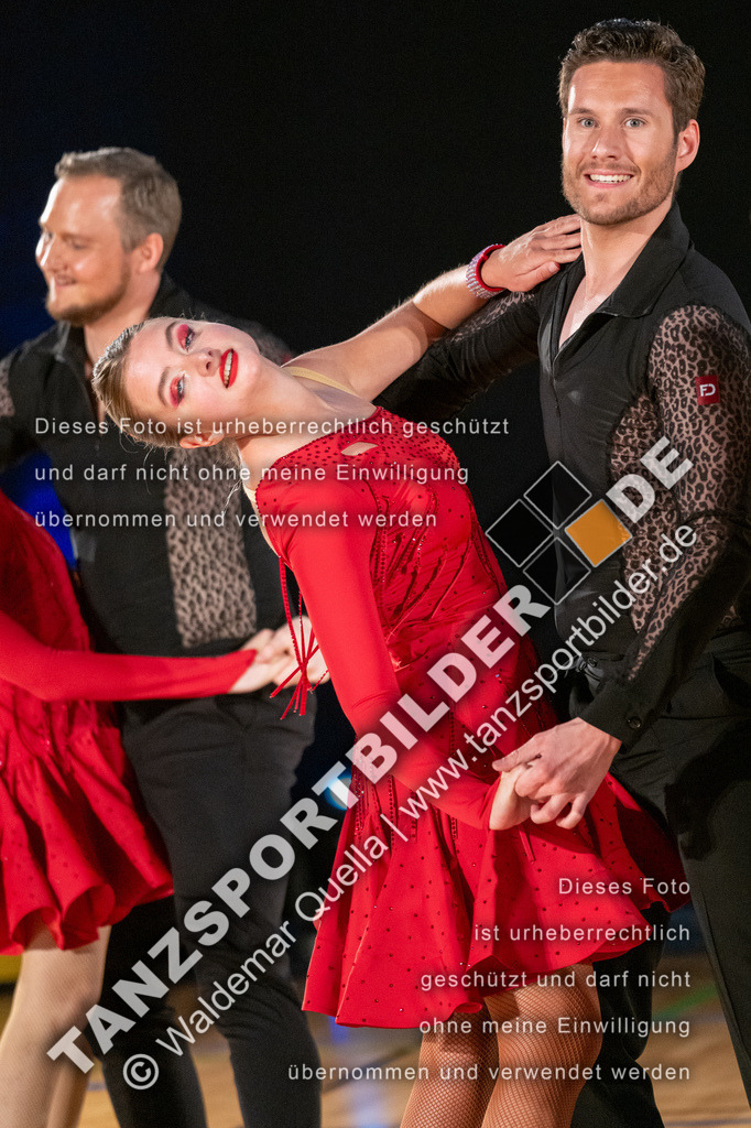20250503-01042 | Hier finden Sie Tanz Bilder vom Latein und Standard Formationen tanzen. Sportbilder vom Tanzsport. Schöne Fotos und von Weltmeisterschaft, Europameisterschaft, Bundesliga, Regionalliga, Oberliga und Landesliga sowie von GOC Stuttgart, DanceComp, WM Bremen