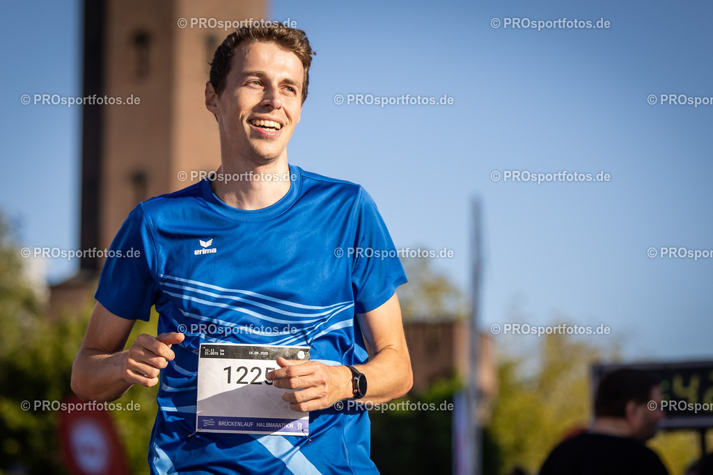 44. Kölner Brückenlauf; Koeln, 14.09.25 | Impressionen vom 44. Kölner Brückenlauf am 14.09.25 am Schokoladenmuseum in Koeln. Foto: BEAUTIFUL SPORTS/Leah Kohring