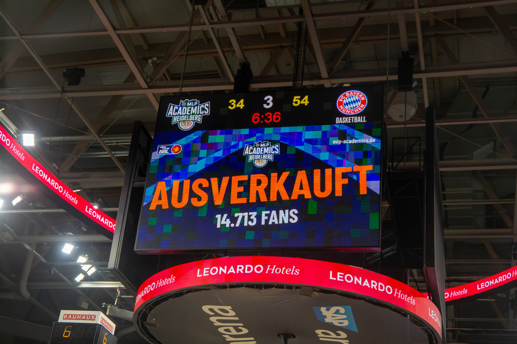 easy Credit BBL, Basketball Bundesliga, Saison 2024/25, 13. Spieltag: MLP Academics Heidelberg gegen FC Bayern München Basketball in der SAP-Arena Mannheim. Die Arena war mit 14.713 Zuschauern ausverkauft | easy Credit BBL, Basketball Bundesliga, Saison 2024/25, 13. Spieltag: MLP Academics Heidelberg gegen FC Bayern München Basketball in der SAP-Arena Mannheim. Die Arena war mit 14.713 Zuschauern ausverkauft - Realisiert mit Pictrs.com