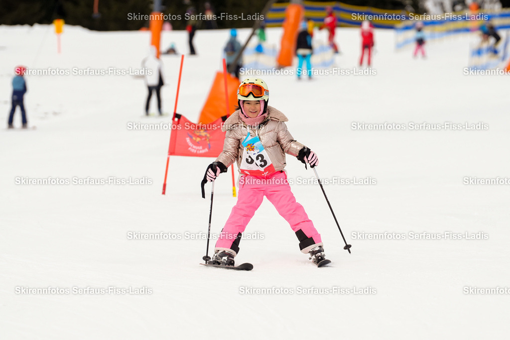 SRF_02.01.2026_0614 | Skirennfotos,Serfaus,Fiss,Ladis,Kinderskirennen,Winter,Tirol,Oberland,skirace,SFL,feelfree,weil wir's genießen,ski,Ski,skifahren,Sonnenplateau, - Realisiert mit Pictrs.com