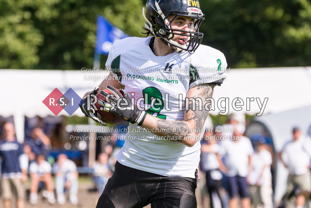 American Football, Saison 2022, Regionalliga Nord, Hamburg Blue Devils - Oldenburg Knights, Dr.-Hermann-Schnell-Sportplatz (Hamburg), 06.08.2022, 07. Gameweek | Morten Scheele (#2, Oldenburg, WR)