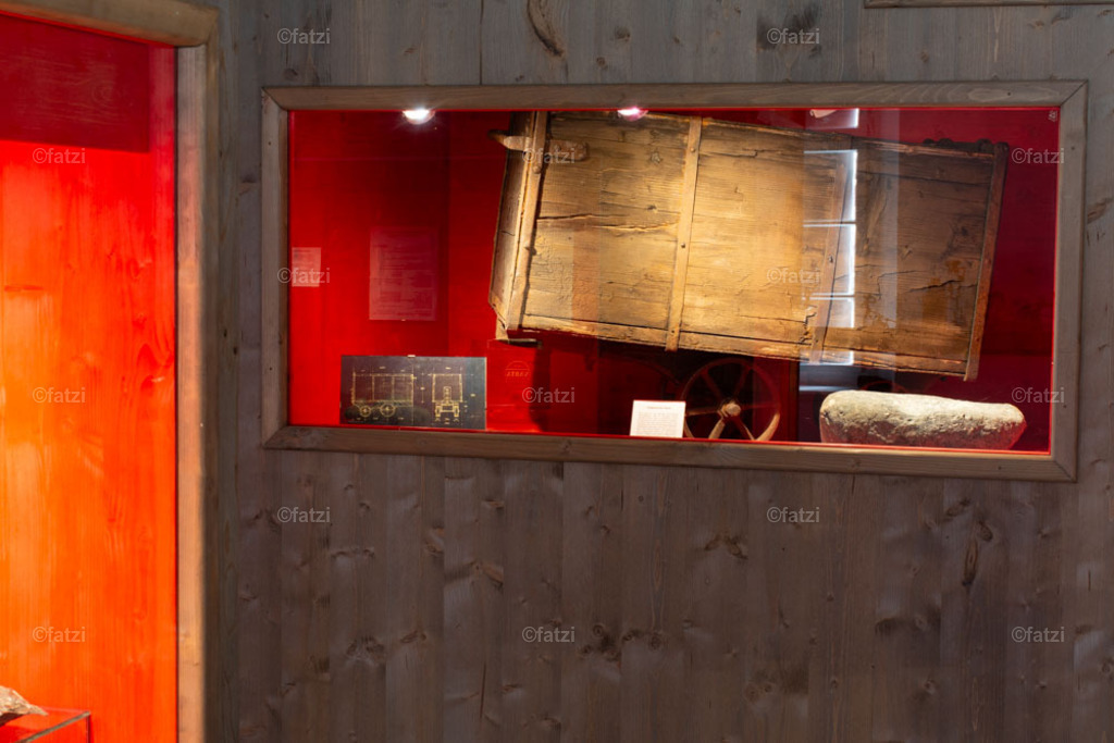 Bergbau-Museum Innen _fatzi_20230908-144302 | Fatzi Bilder-Archiv! 
Die Bilder sind für private Nutzung lizenzfrei. Die kommerzielle Nutzung ist möglich und erwünscht, jedoch bitte ich um vorherige Kontaktaufnahme per E-Mail (info@fatzi.at) oder unter +43 650 7828269 - Realisiert mit Pictrs.com
