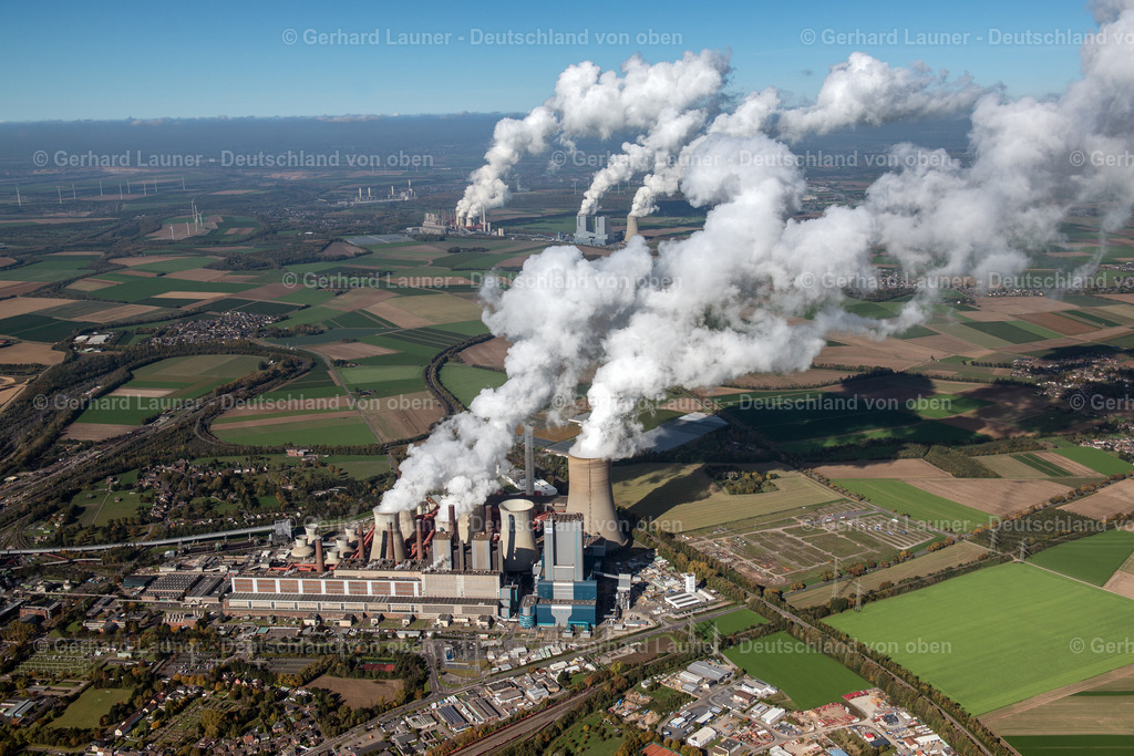 3704491 | NIEDERAUßEM 14.10.2017 Kohle- Kraftwerksanlagen des RWE Power AG Kraftwerk Niederaußem in Bergheim im Bundesland Nordrhein-Westfalen, Deutschland. Weiterführende Informationen bei: RWE AG. // Coal power plants of the RWE Power AG Kraftwerk Niederaussem in Bergheim in the state North Rhine-Westphalia, Germany. Further information at: RWE AG. Foto: Gerhard Launer