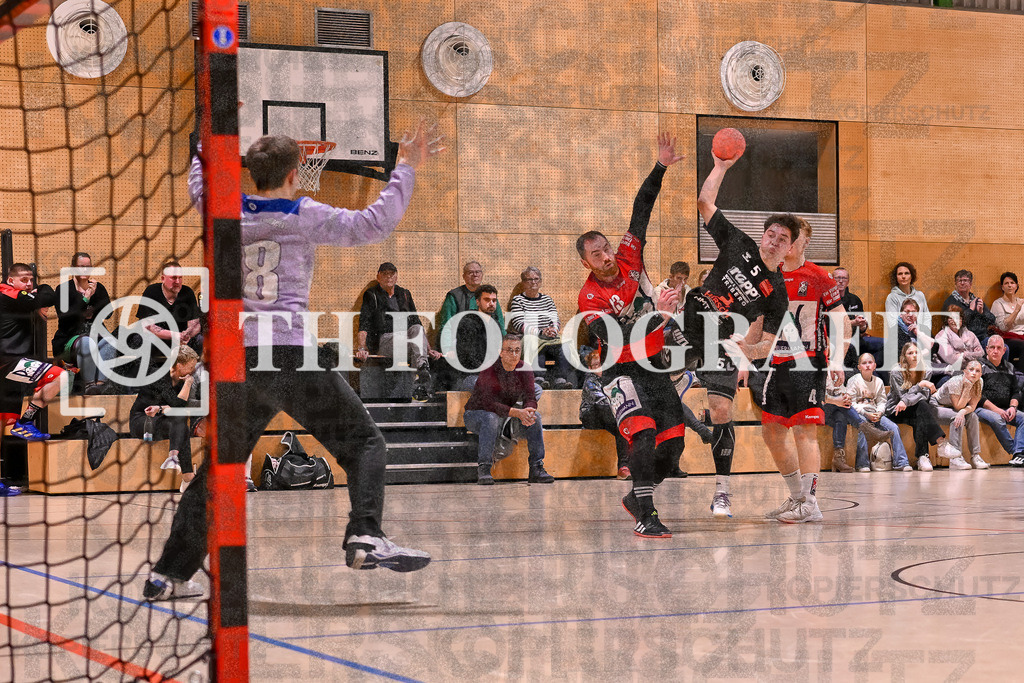 GER, SG Maulburg/Steinen - TV St. Georgen, Handball, Landesliga, 16. Spieltag, Saison 2023/2024, 17.02.2024 | Luca Schreiner (TV St. Georgen/Schw., #05) beim Wurf gegen Eike Nasdala (SG Maulburg/Steinen, #98)

GER, SG Maulburg/Steinen - TV St. Georgen, Handball, Landesliga, 16. Spieltag, Saison 2023/2024, 17.02.2024

Foto: TH Fotografie/Thomas Hess