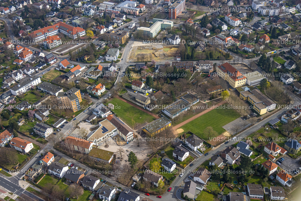 Soest240307351 | Luftbild, Ortsansicht Wohngebiet und Schulenviertel, Christian-Rohlfs-Realschule, Petri-Grundschule mit Baustelle und Erweiterungsbau, Hubertus-Schwartz-Berufskolleg, Baustelle am Oelmüllerweg, Jobcenter AHA Kreis Soest, Soest, Soester Börde, Nordrhein-Westfalen, Deutschland