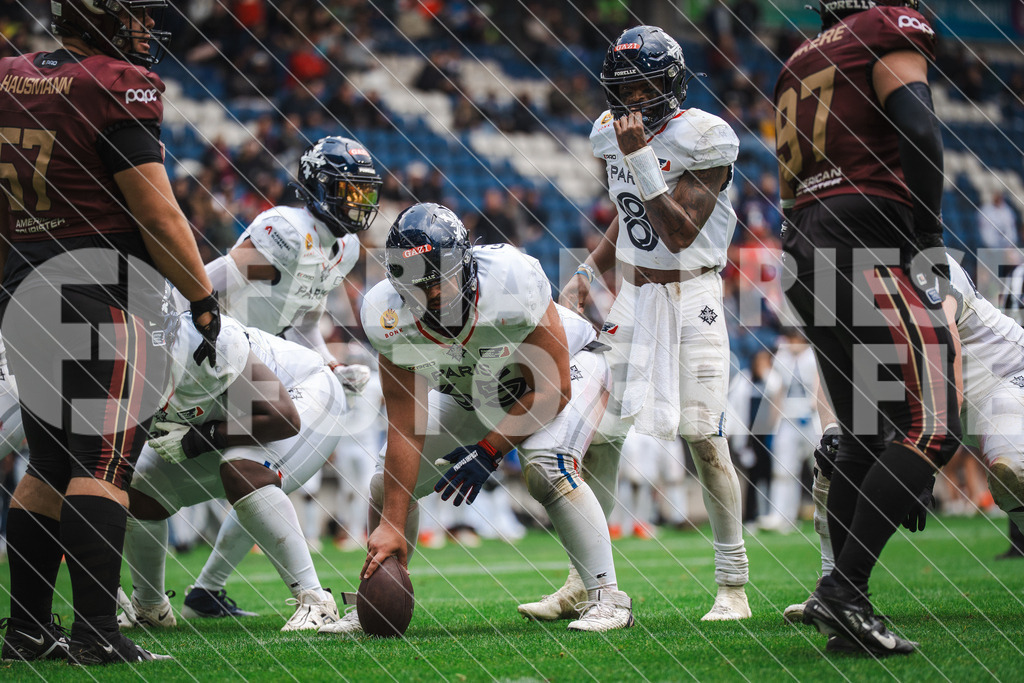 GER Rhein Fire vs. Paris Musketeers, Football, European League of Football, Spieltag 4, Saison 2025, 08.06.2025 | GER Rhein Fire vs. Paris Musketeers, Football, European League of Football, Spieltag 4, Saison 2025, 08.06.2025Foto: Fabian Friese - Realisiert mit Pictrs.com