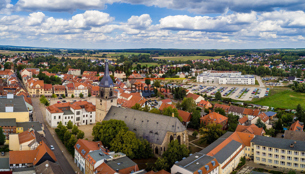 Haldensleben- | Haldensleben Kirche Markt und Landrat - Realisiert mit Pictrs.com