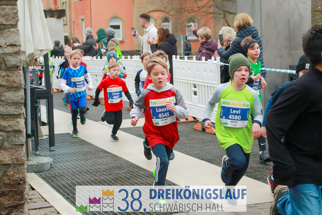 400m AOK Junior Cup | 3 Koenigslauf 2024 400m AOK Junior Cup - Realisiert mit Pictrs.com