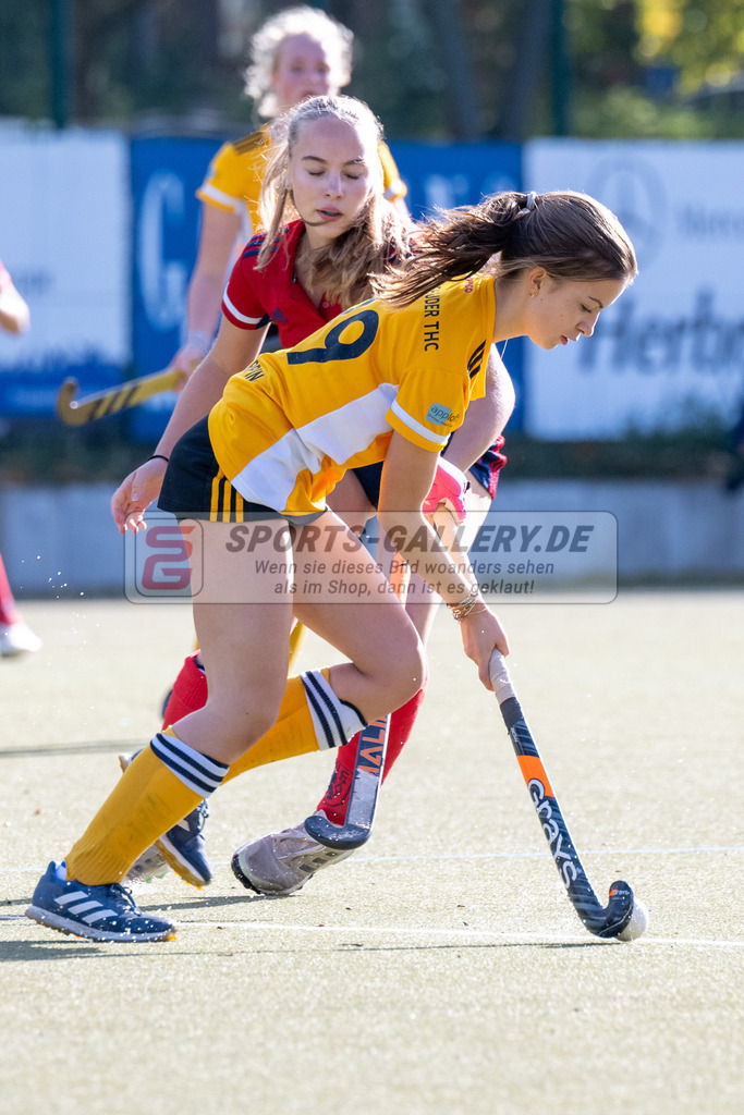 SFE_20231021_0121 | Deutsche Meisterschaft Weibliche U16 Halbfinale Düsseldorfer HC - Harvestehuder THC am 21.10.2023 in Köln (Düsseldorfer Hockeyclub 1905 e.V.), Photo: Stephan Fehrmann 2023 (Sports-Gallery)