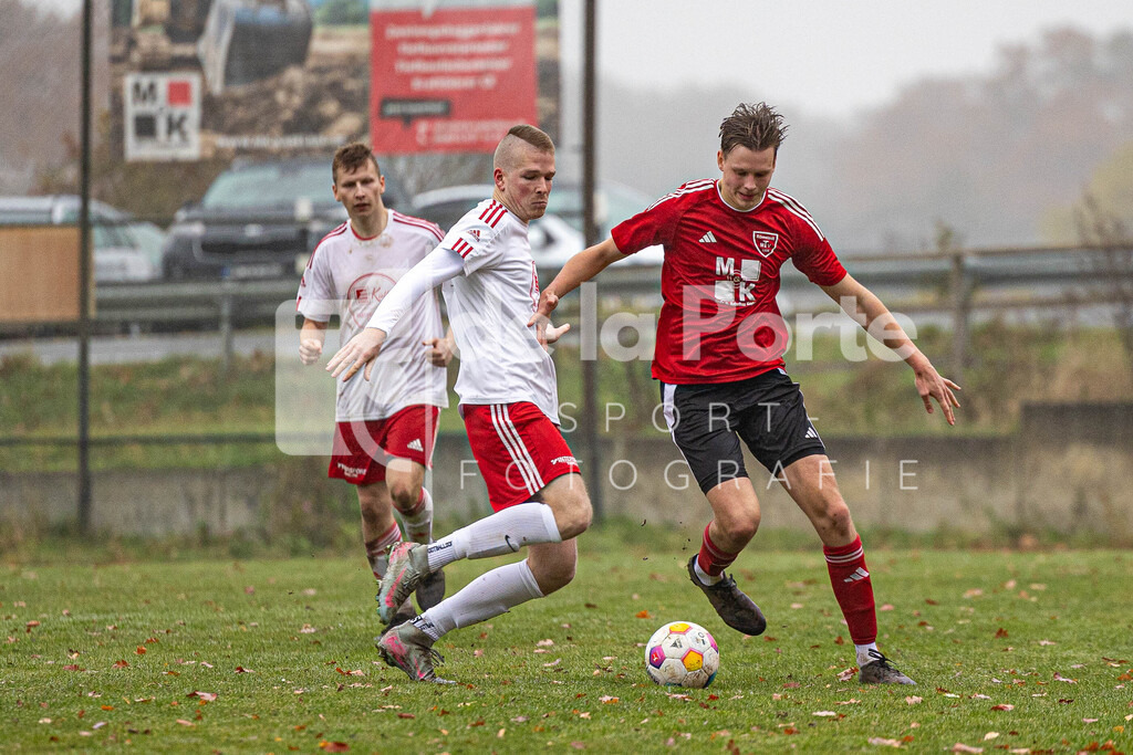 Römstedt II - Radtke_ Theo (links Torben Schulz) vs Suhlendorf 091125 dlP | immodelaporte-sportfotos - Realisiert mit Pictrs.com