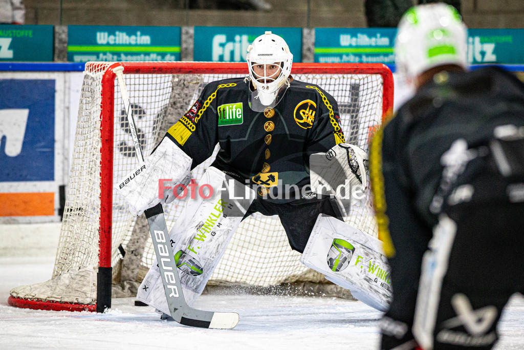 TSV Peißenberg MINERS gegen ESC Kempten SHARKS | Eishockey Bayernliga Herren Pre-Playoffs 2024/25, TSV Peißenberg MINERS gegen ESC Kempten SHARKS, 20250131,Xaver NAGEL (MINERS Goali 32) beim Aufwärmen,2025-01-31 in Peißenberg (Eisstadion Peißenberg)Xaver NAGEL (MINERS Goali 32)Copyright: WolfgangxLindner foto-lindner.de