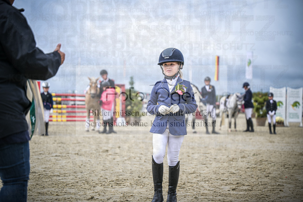 DOS_0373 | Entdecke hochwertige Reitturnierfotos von Foto Oger. Professionell, emotional und authentisch – jetzt Lieblingsmomente im Shop bestellen.Deutschlandweite Turnierfotografie. - Realisiert mit Pictrs.com