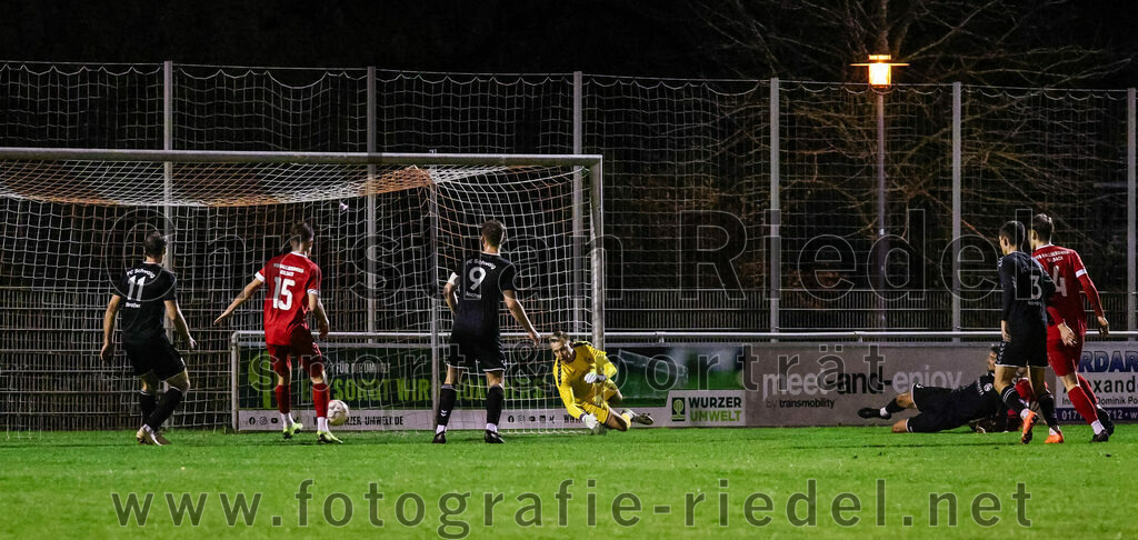 2023-10-27_119_VfB_Hallbergmoos_gegen_FC_Schwaig | Hallbergmoos, Deutschland, 27.10.2023:
Fußball, Landesliga Südost 2023 / 2024, 18. Spieltag, VfB Hallbergmoos gegen FC Schwaig, Endergebnis: 2:3

Markus Straßer (FC Schwaig, #11), Moritz Sassmann (VfB Hallbergmoos, #15), Raffael Ascher (FC Schwaig, #9), Torwart Franz Hornof (FC Schwaig, #1), Roman Mavdryk (FC Schwaig, #3), Carl Opitz (VfB Hallbergmoos, #4)

Foto: Christian Riedel / fotografie-riedel.net