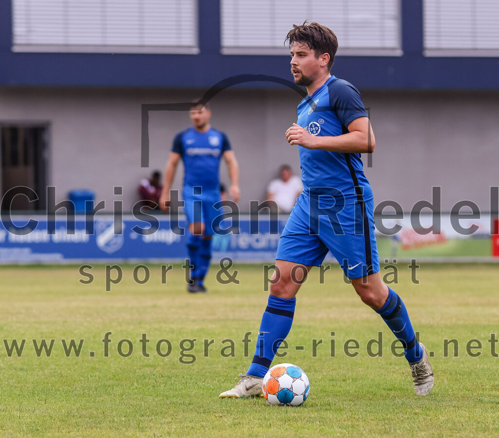 2023-06-30_112_FC_Langengeisling_gegen_VfB_Forstinning | Erding, Deutschland, 30.06.2023:
Fußball, Bezirksliga Oberbayern Ost 2023 / 2024, Testspiel, FC Langengeisling gegen VfB Forstinning, Endergebnis: 3:0

Maximilian Maier (FC Langengeisling, #10)

Foto: Christian Riedel / fotografie-riedel.net