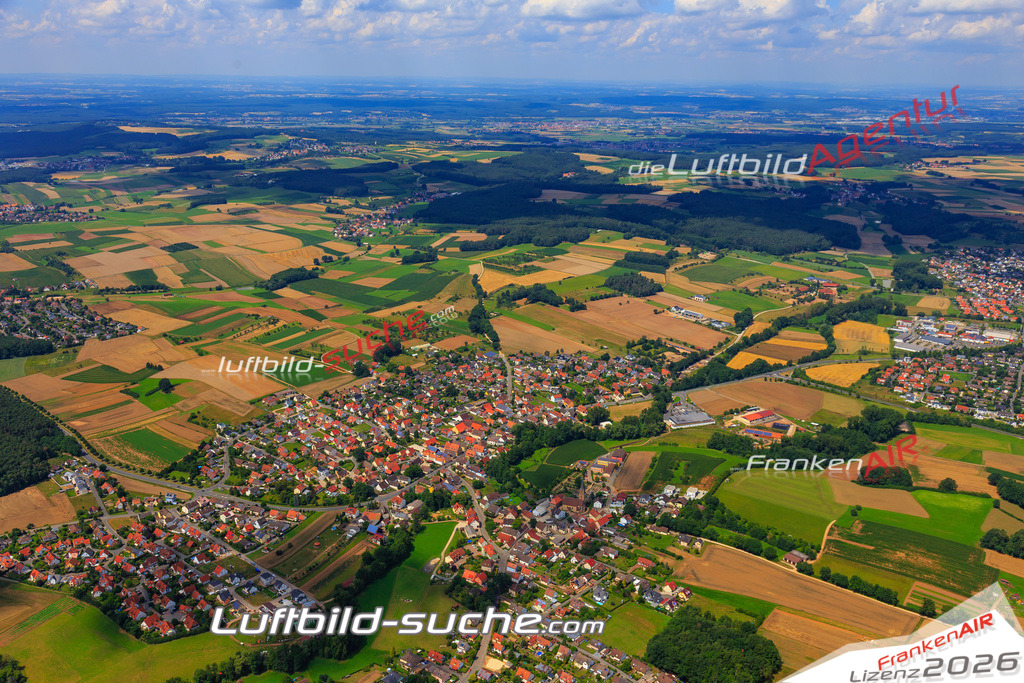 Die Luftaufnahme der Stadt Dormitz wurde 2017 vom Flugzeug heraus erstellt ( keine Drohne )- hohe Auflösung für beste Qualität