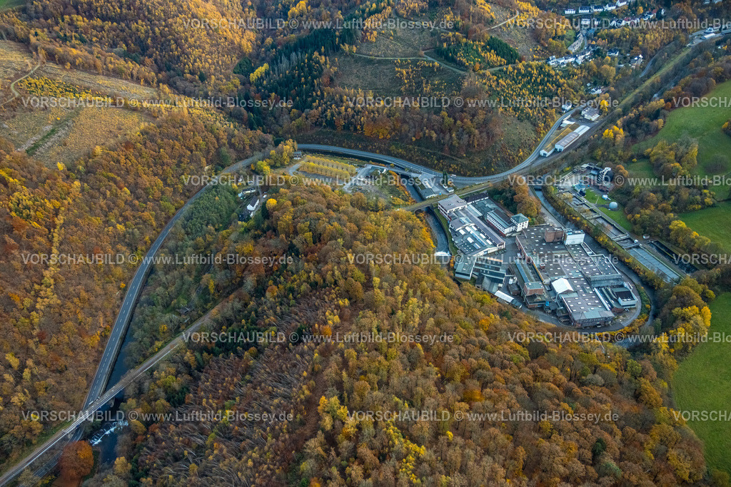 Hagen251102185 | Luftbild, Outokumpu Edelstahlwerk Gewerbegebiet Ruhrverband Kläranlage, Fluss Volme und Eisenbahnbrücke, herbstlicher Wald mit Baumallee, geschwungene Volmestraße Bundesstraße B54, Dahlerbrück, Schalksmühle, Ruhrgebiet, Nordrhein-Westfalen, Deutschland