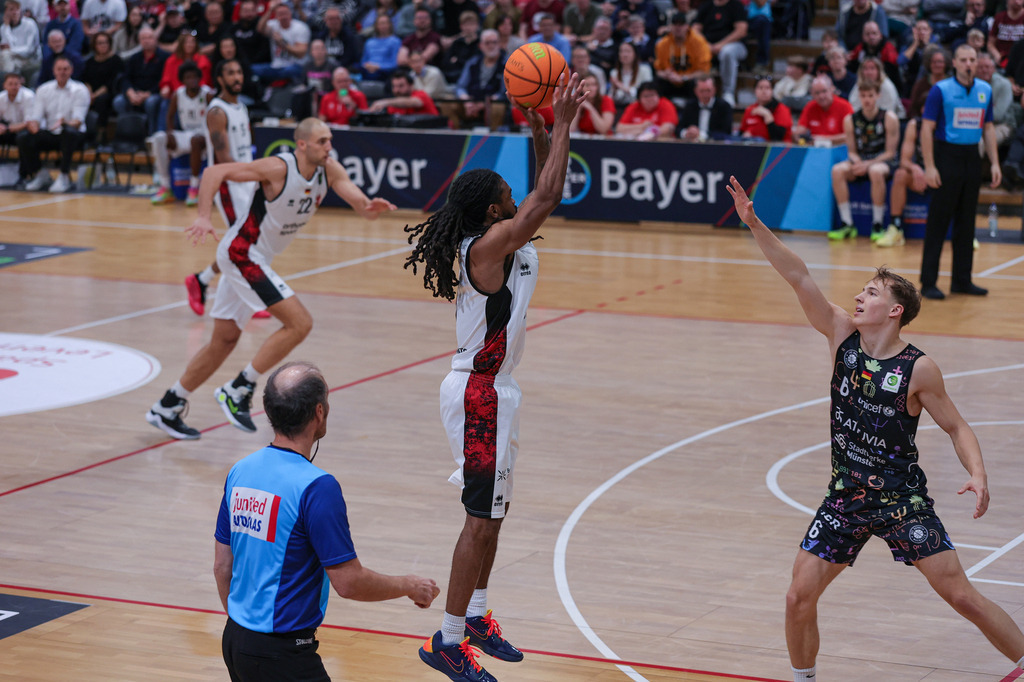 Pro A BAYER GIANTS vs Uni Baskets Münster-102 | Fotos von Basketballspielen aus dem Raum NRW fotografiert von Gero Mueller-Laschet und Daniel Schaefer - Realisiert mit Pictrs.com