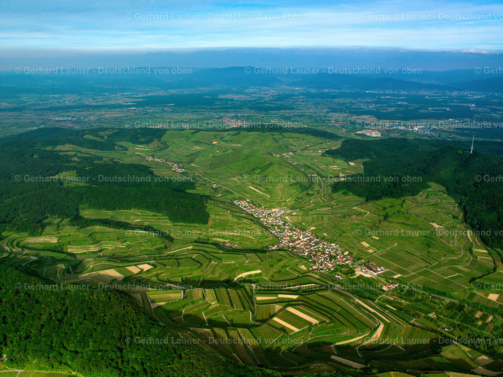 9200353 | Blick über den Kaiserstuhl bei Oberbergen in Richtung Südosten