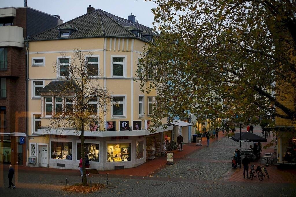 Peschkenhaus_HülleHütteHaut_131124_046 | Bildergalerie von Sport-Ereignissen aber auch von weiteren spannenden Dingen - nicht nur vom Niederrhein. In Anlehnung an den bekannten Spruch von Hanns Dieter Hüsch heißt das Motto: "Niederrhein ist überall".  - Realisiert mit Pictrs.com