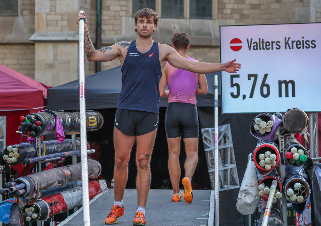 top-top.de-250828-356 | Foto, Video, Fotografie, Videografie, Fotobox, DJ, Discjockey, Musik, Musikbox, Veranstaltung, Photobooth, Amazon, Ebay, Buchtipp, Bestseller, Autor, Verlag, Buch, Wesel, Hamminkeln, NRW, Dinslaken, Rees, Drohne, Hochzeit, Party, Fotobox, Wesel, Fotograf