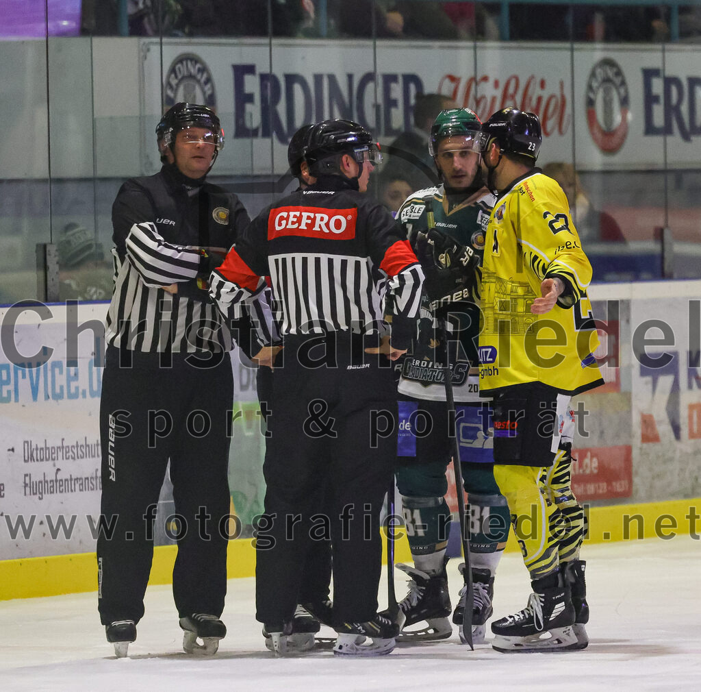 2025-12-28_079_TSV_Erding_gegen_onesto_Tigers_Bayreuth | Erding, Deutschland, 28.12.2025:Eishockey, Oberliga Süd 2025 / 2026, 31. Spieltag, TSV Erding gegen onesto Tigers Bayreuth, Endergebnis: 6:5 n.V.Maximilian Forster (Erding Gladiators, #81)Foto: Christian Riedel / fotografie-riedel.net