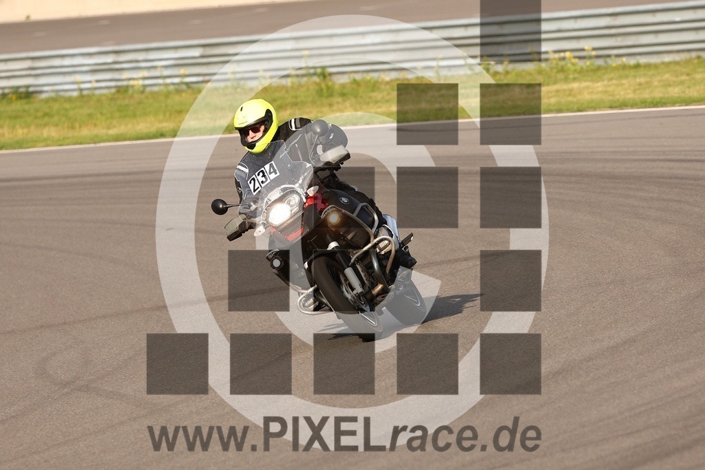 0234-20250919_11624 | Schöne Erinnerungen an spannende Momente - das festzuhalten ist unser Job. PIXELrace.de ist seit 2003 auf den Rennstrecken Europas unterwegs um die Action draußen beim Fahren und die wunderbare Stimmung imm Fahrerlager für euch einzufangen.