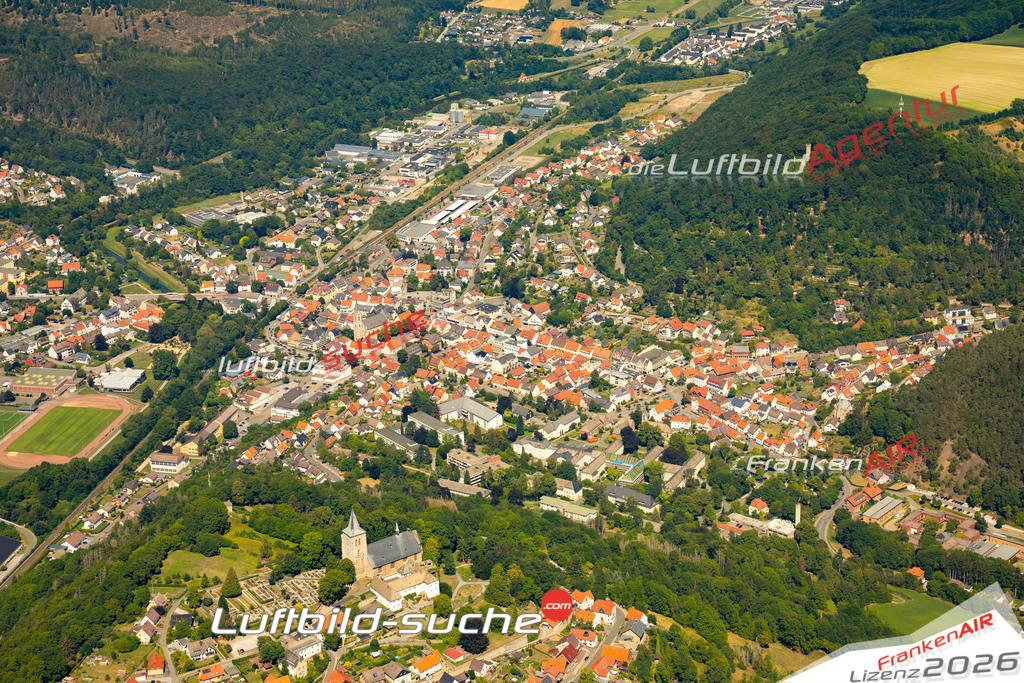 Das Luftbild der Stadt Marsberg wurde 2022 vom Flugzeug heraus erstellt (keine Drohnen-Aufnahmen) Aufnahmehöhe ca.450 Meter- hohe Bildauflösung und Druck-Qualität. Garantiert!