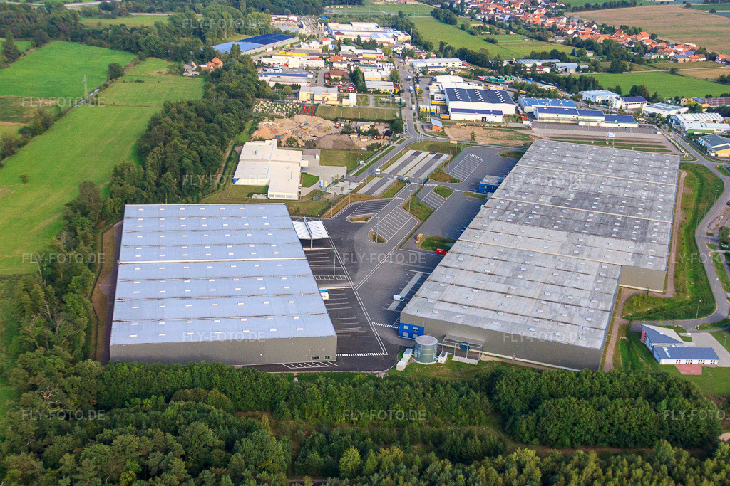 Luftbild: ZUFALL logistics group - Niederlassung Kandel und STS Group im Gewerbegebiet Horst im Ortsteil Minderslachen in Kandel im Bundesland Rheinland-Pfalz in Deutschland. Foto: IMG_44887.jpg vom 03.09.2011 durch Werner Riehm/FLY-FOTO.deZUFALL.DE