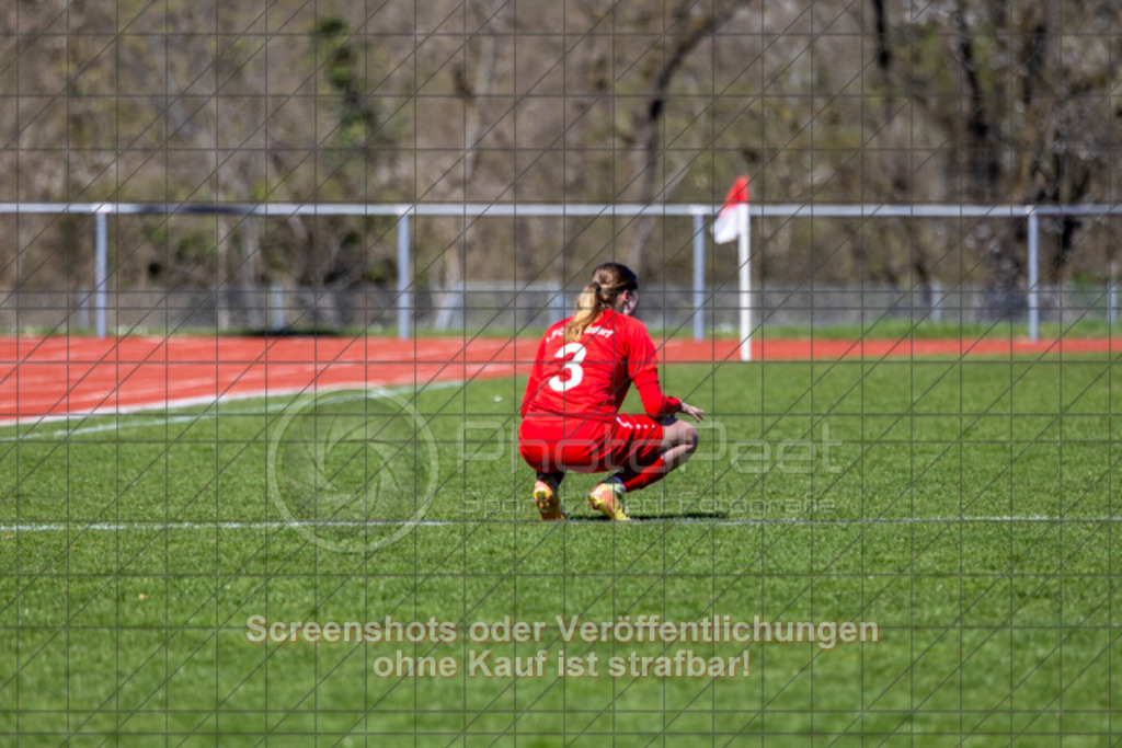 20250406_142825_0285 | #,1.FC Donzdorf (rot) vs. SV Jungingen (schwarz), Fussball, Frauen-Verbandsliga Württemberg, 16. Spieltag, Saison 2024/2025, Rasenplatz Lautertal Stadion, Süßener Straße 16, 73072 Donzdorf, 06.04.2025 - 13:00 Uhr,Foto: PhotoPeet-Sportfotografie/Peter Harich