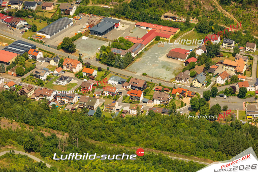 Luftaufnahme der Stadt Wallenfels - Die Luftaufnahme wurde 2025 vom UL-Flugzeug heraus erstellt ( keine Drohne ) - Hochauflösende Luftaufnahme - für professionelle Ausdrucke geeignet. Die Geschenkidee !Mit Lizenz und Bildrechte bestellbar