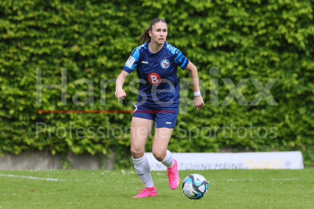 Fussball, 2. Frauen-Bundesliga, Hamburger SV - 1. FFC Turbine Potsdam | v.li.: Mia Schmid (1. FFC Turbine Potsdam, 6) am Ball, Freisteller, Einzelbild, Ganzkörper, Aktion, Action, Spielszene, DIE DFB-RICHTLINIEN UNTERSAGEN JEGLICHE NUTZUNG VON FOTOS ALS SEQUENZBILDER UND/ODER VIDEOÄHNLICHE FOTOSTRECKEN. DFB REGULATIONS PROHIBIT ANY USE OF PHOTOGRAPHS AS IMAGE SEQUENCES AND/OR QUASI-VIDEO.