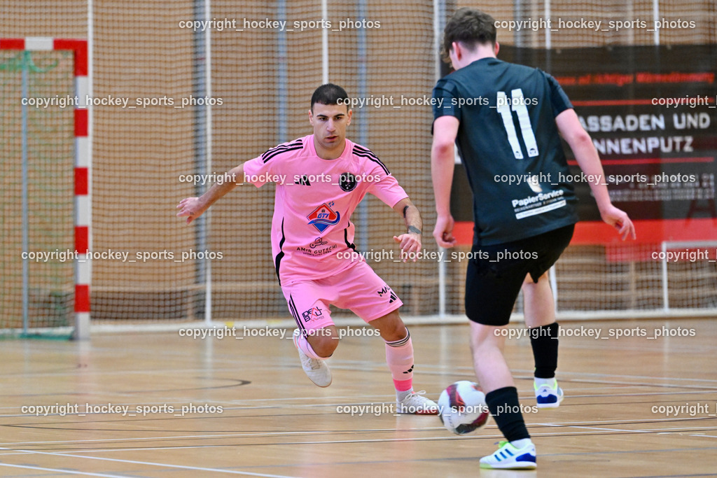 Carinthia Flamengo Futsal Club vs. Dynamo Triestingtal | #21 Robert Dimitrov Carinthia Flamengo, #11 Christopher Klauser Dynamo Triestingtal, Carinthia Flamengo Futsal Club vs. Dynamo Triestingtal, Carinthia Flamengo Futsal Club vs. Dynamo Triestingtal am 29.12.2024 in Villach (Ballspielhalle St. Martin), Austria, (Photo by Bernd Stefan)