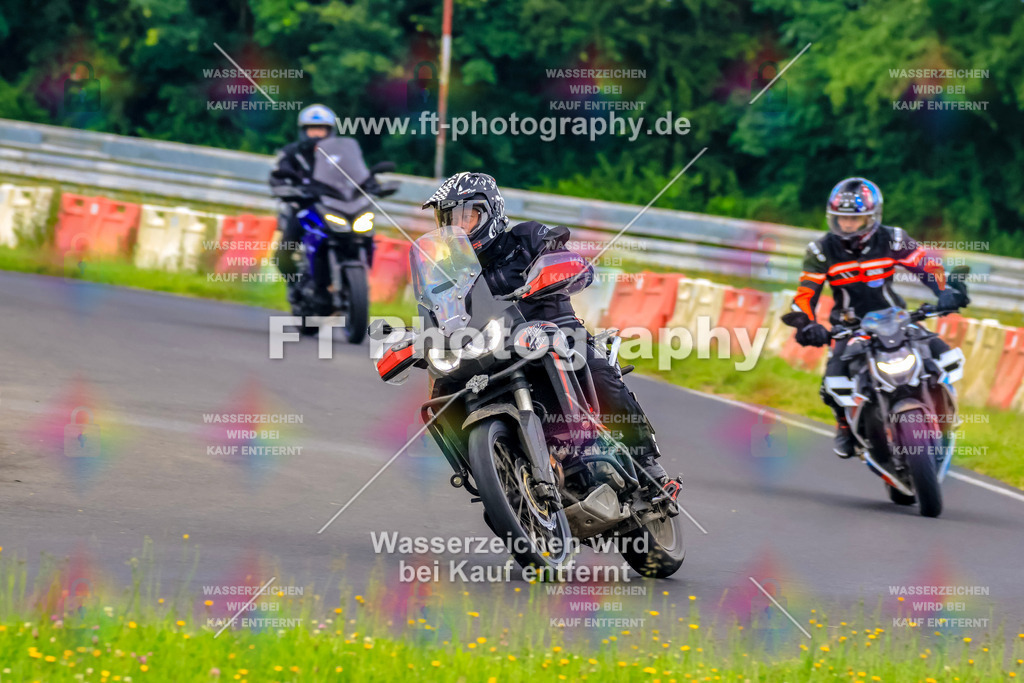 VBK-6675 | Hier findet Ihr Bilder von Touristenfahrten auf der Nürburgring Nordschleife oder von anderen Veranstaltungen die ich besucht habe. Viel Spass beim Durch Schauen 
