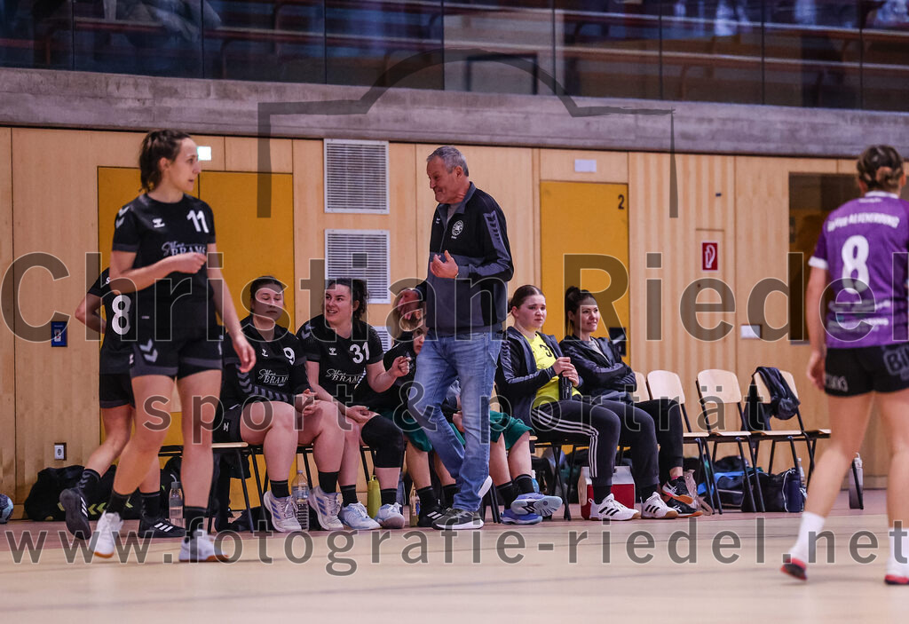 2024-12-14_122_SpVgg_Altenerding_gegen_SVA_Palzing | Erding, Deutschland, 14.12.2024:Handball, Bezirksoberliga Frauen Altbayern 2024 / 2024, 9. Spieltag, SpVgg Altenerding gegen SVA Palzing, Endergebnis: 20:30Trainer Peter Mesiarik (SVA Palzing)Foto: Christian Riedel / fotografie-riedel.net