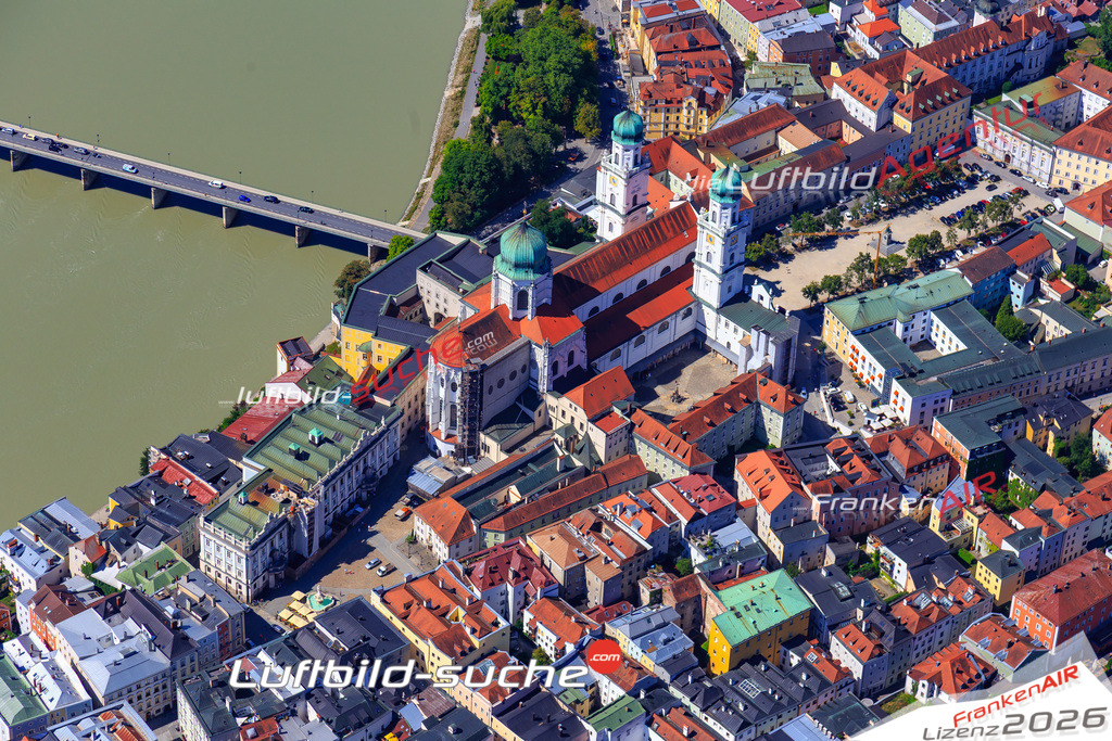 Die Luftaufnahme der Stadt Passau wurde 2017 vom Flugzeug heraus erstellt ( keine Drohne )- hohe Auflösung für beste Qualität