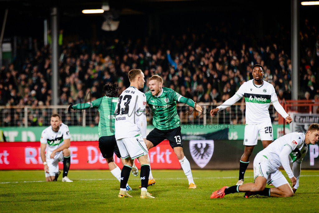 2. Bundesliga, Saison 2025/26, 15. Spieltag: SC Preußen Münster - Hannover 96 | Münster, 05.12.2025: 2. Bundesliga, 15. Spieltag, SC Preußen Münster gegen Hannover 96 im LVM-Preußenstadion in Münster. Foto: sportfotografie.ms | Markus Paletta - Realisiert mit Pictrs.com