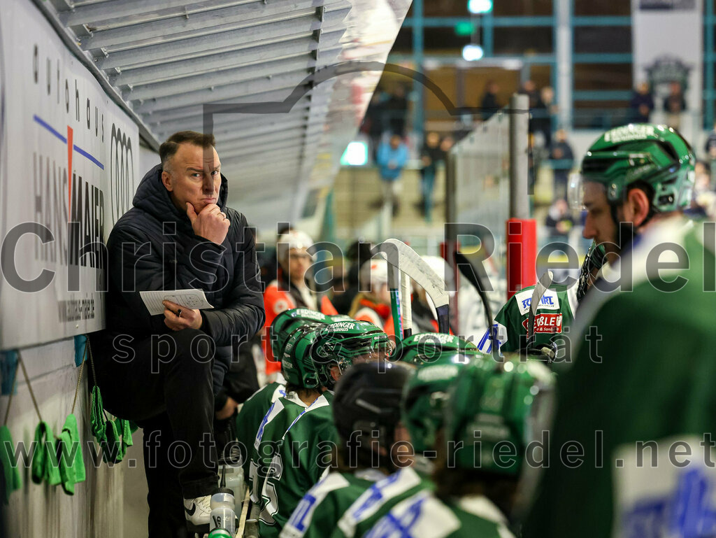 2024-01-26_020_TSV_Erding_gegen_HC_Landsberg | Erding, Deutschland, 26.01.2024:
Eishockey, Bayernliga Vorrunde 2023 / 2024, 28. Spieltag, TSV Erding gegen HC Landsberg, Endergebnis: 6:2

Teamchef Thomas Daffner (Erding Gladiators)

Foto: Christian Riedel / fotografie-riedel.net