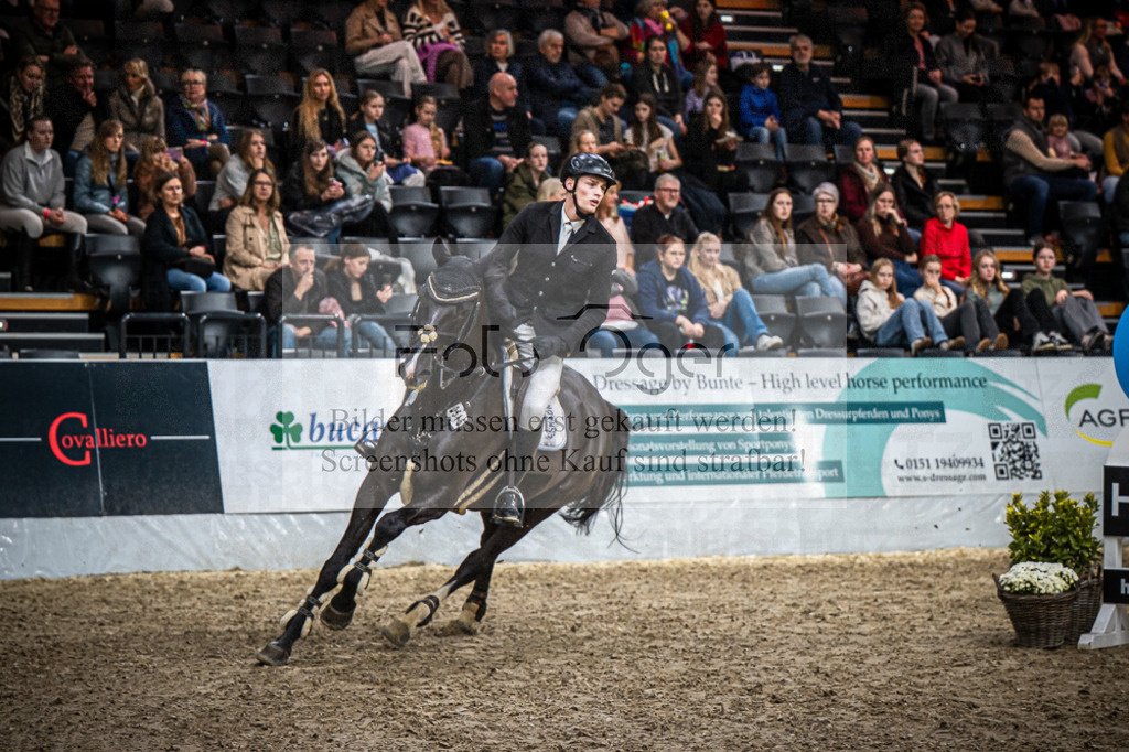 DOS_0005 | Entdecke hochwertige Reitturnierfotos von Foto Oger. Professionell, emotional und authentisch – jetzt Lieblingsmomente im Shop bestellen.Deutschlandweite Turnierfotografie. - Realisiert mit Pictrs.com