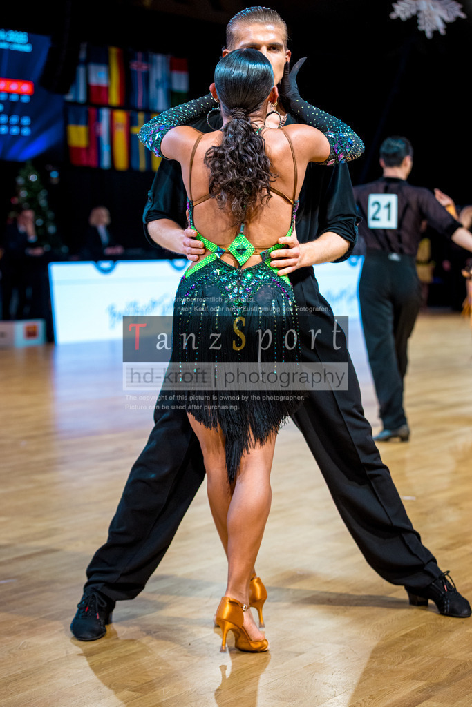 20251213_Baltic-GP_1918-2 | Tanzsportbilder, Standardtanz, Lateintanz, WDSF, DTV, LTVB, dancecomp, goc, hessen tanzt, blaues band der spree, walzer, tango, wiener walzer, slowfox, quickstepp, samba, rumba, cha-cha-cha, paso doble. jive, hd-kroft photography, turniertanzsport