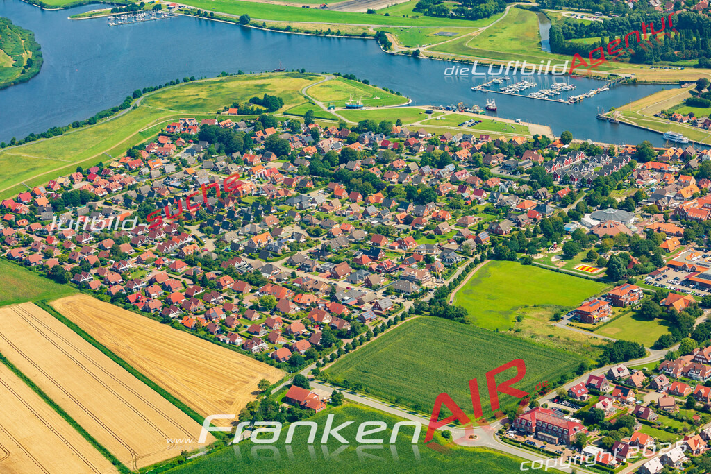 Luftaufnahme Greetsiel Krummhörn - Die Luftaufnahme wurde 2025 vom UL-Flugzeug heraus erstellt ( ohne Drohne ) - Hochauflösende Luftaufnahme - für professionelle Ausdrucke geeignet. Die Geschenkidee !Mit Lizenz und Bildrechte bestellbar