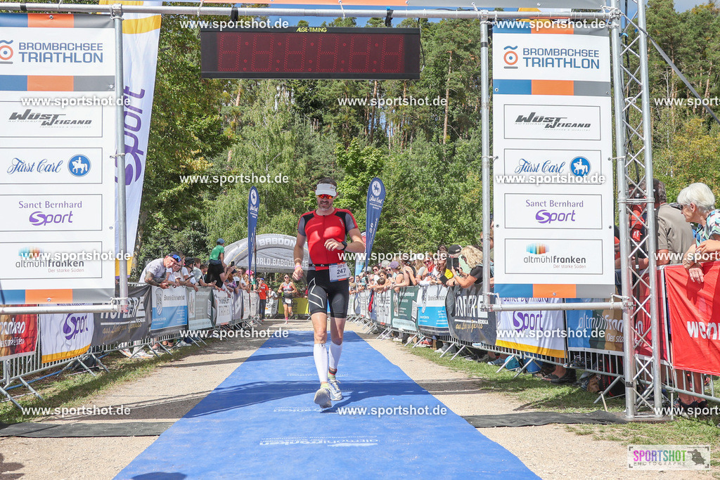 LUR_5825 | Rund um das Thema Sport-Event-Fotografie & individuelle Teilnehmerfotos. Jeder Teilnehmer wird fotografiert.