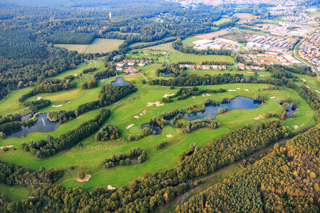 Aerial view: Ponds and greens at the Baden-Baden Golf Club Soufflenheim in Soufflenheim in the state Bas-Rhin, France. – Photo: IMG_074326.jpg taken on 10/04/2014 by Werner Riehm/FLY-FOTO.com – Resolution of the original: 5472 x 3648 px