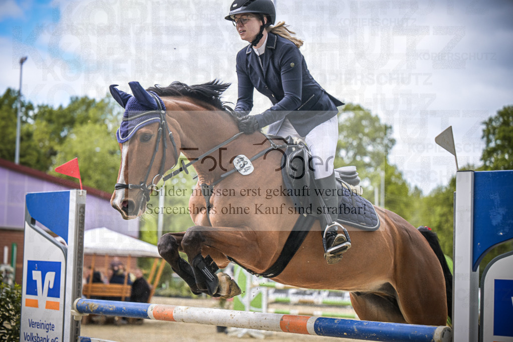 DOS_6992 | Entdecke hochwertige Reitturnierfotos von Foto Oger. Professionell, emotional und authentisch – jetzt Lieblingsmomente im Shop bestellen.Deutschlandweite Turnierfotografie. - Realisiert mit Pictrs.com