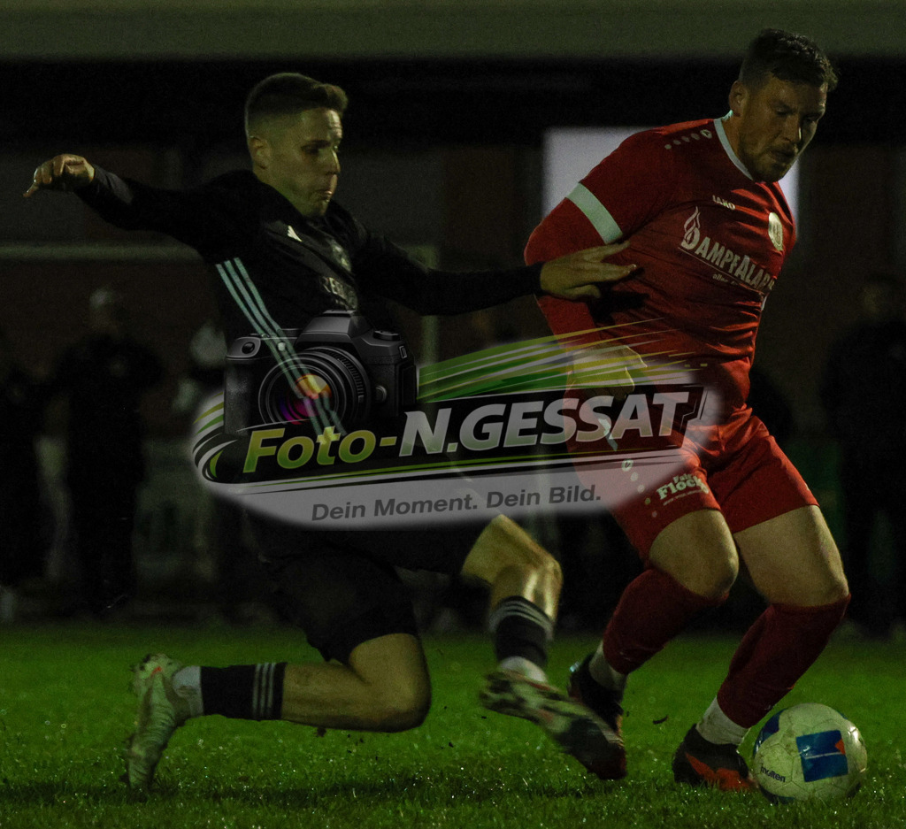 Bünder SV - VfL Mennighüffen | Auf dem Bild zu sehen: rot Bünder SV kurz vor dem 2:1: Fabian Schnelle ; schwarz VfL Mennighüffen: Robin Bauer Bünder SV, VfL Mennighüffen, Saison 26/27, Kreispokal, Viertelfinale, Bünde, Deutschland - Realisiert mit Pictrs.com