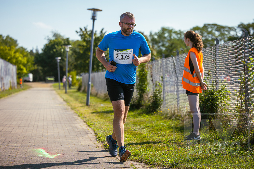 16. Hoywoj-CityLauf im Sportforum Hoyerswerda - 16.09.2023 | 10km-Volkslauf der Laausitzer Seenland Stiftung - Realisiert mit Pictrs.com