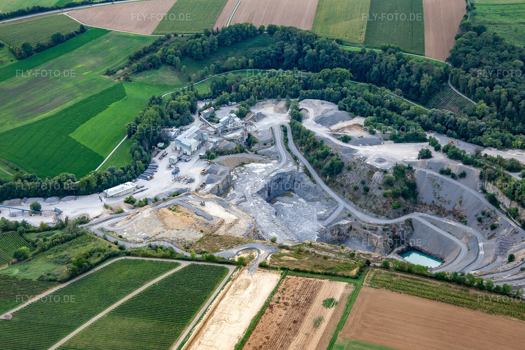 Luftbild: bmk Steinbruchbetriebe GmbH & Co.KG Werk Ilsfeld im Ortsteil Schozach in Ilsfeld im Bundesland Baden-Württemberg in Deutschland. Foto: IMG_138640.jpg vom 16.09.2023 durch Werner Riehm/FLY-FOTO.de