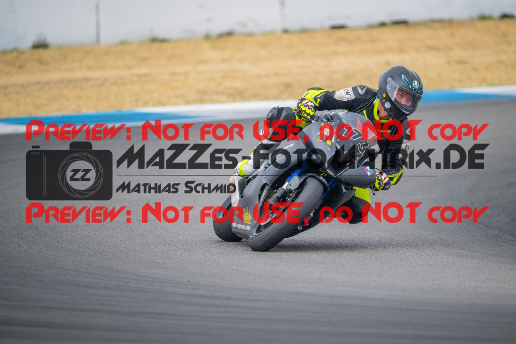 MaZZes-Fotomatrix-20260809-581906 | R1